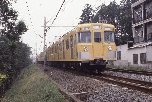 4扉車 西武2000系 1 その登場の頃: B767-281のブログ