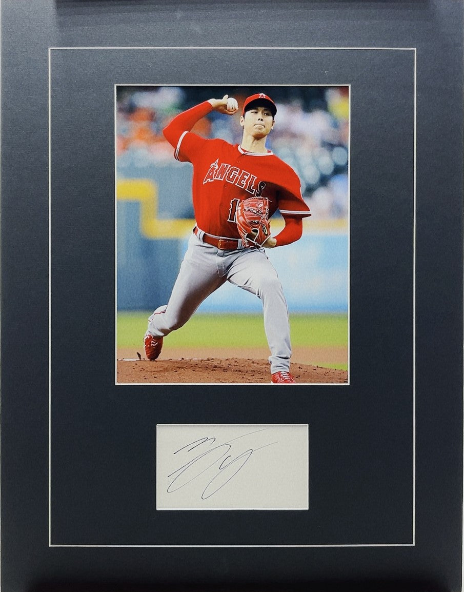 大谷翔平選手 エンゼルス時代の直筆カットサイン 写真 COA付属