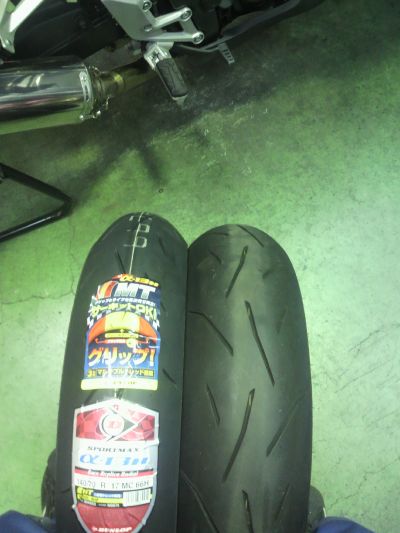 CBR250R 新型タイヤ DUNLOP α-13 に交換です。｜CBR250R｜モーター