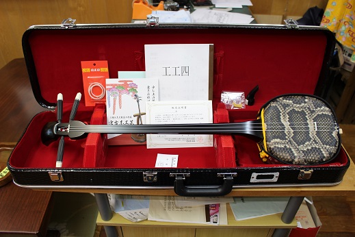 ◇本格◇沖縄県産黒木三線【8点セット付き】 三線・木工品の販売