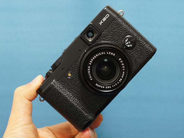 富士フイルム FUJIFILM X20の外観をみる 高級コンパクト /monox