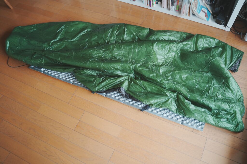 軽量夏用化繊キルト Enlightened Equipment Revelation APEX 50°F