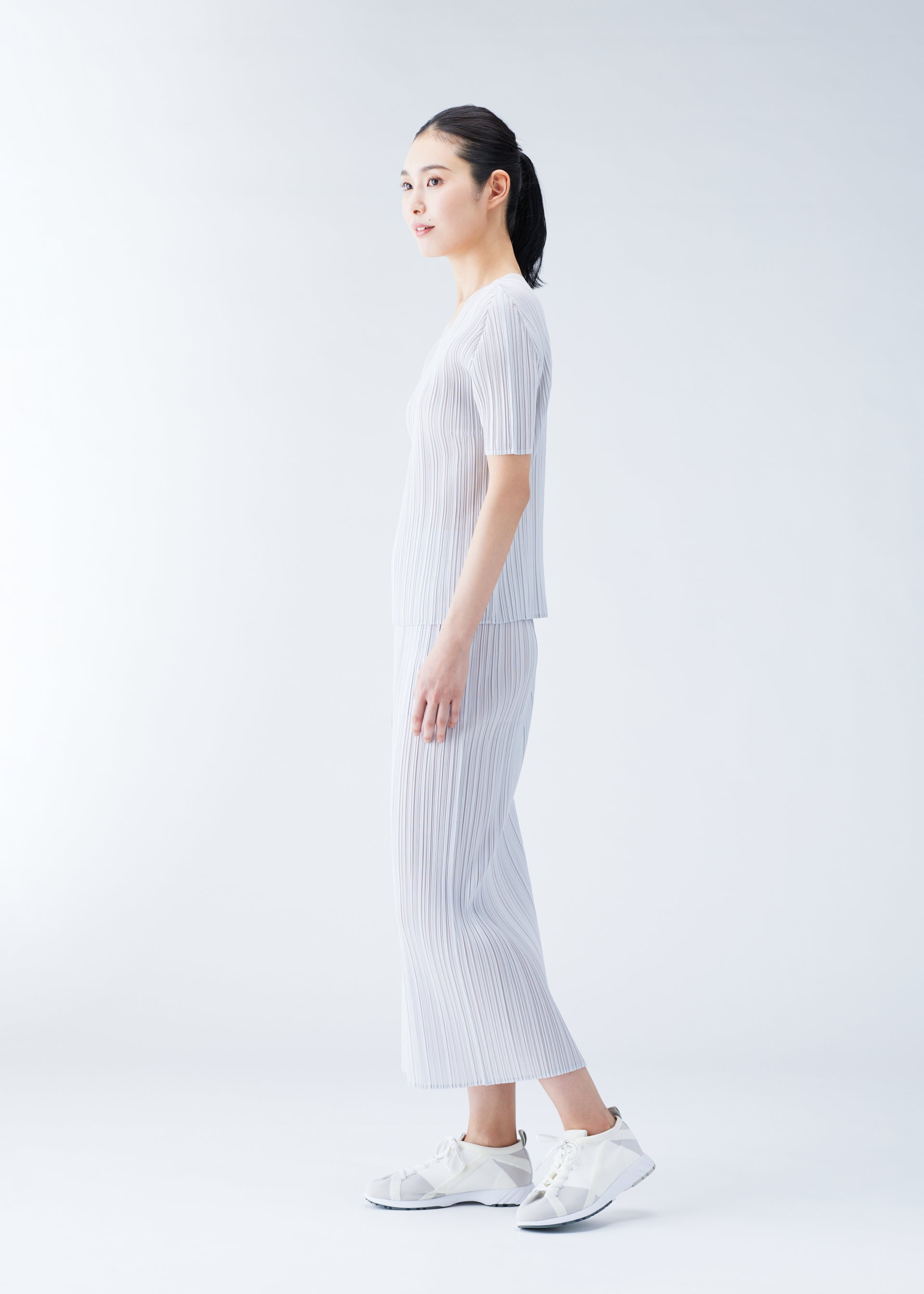 BASICS Skirt Black – The official ISSEY MIYAKE ONLINE STORE