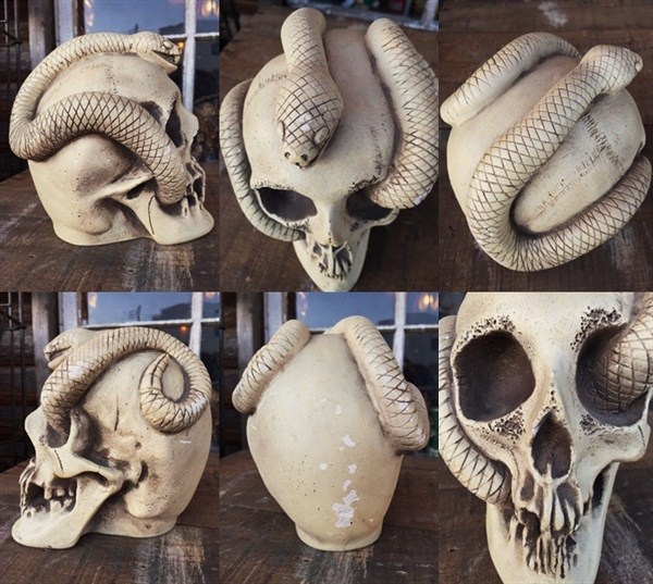 VINTAGE DISNEYLAND RANDOTTI SNAKE SKULL STATUE (DJ31) - 2000toys