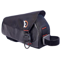 エクスペディション・ハンドルバーパック（9L）｜APIDURA｜Alternative