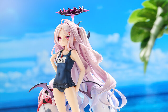 水着から浮いたおヘソが眩しい…！『ブルアカ』「ヒナ（水着