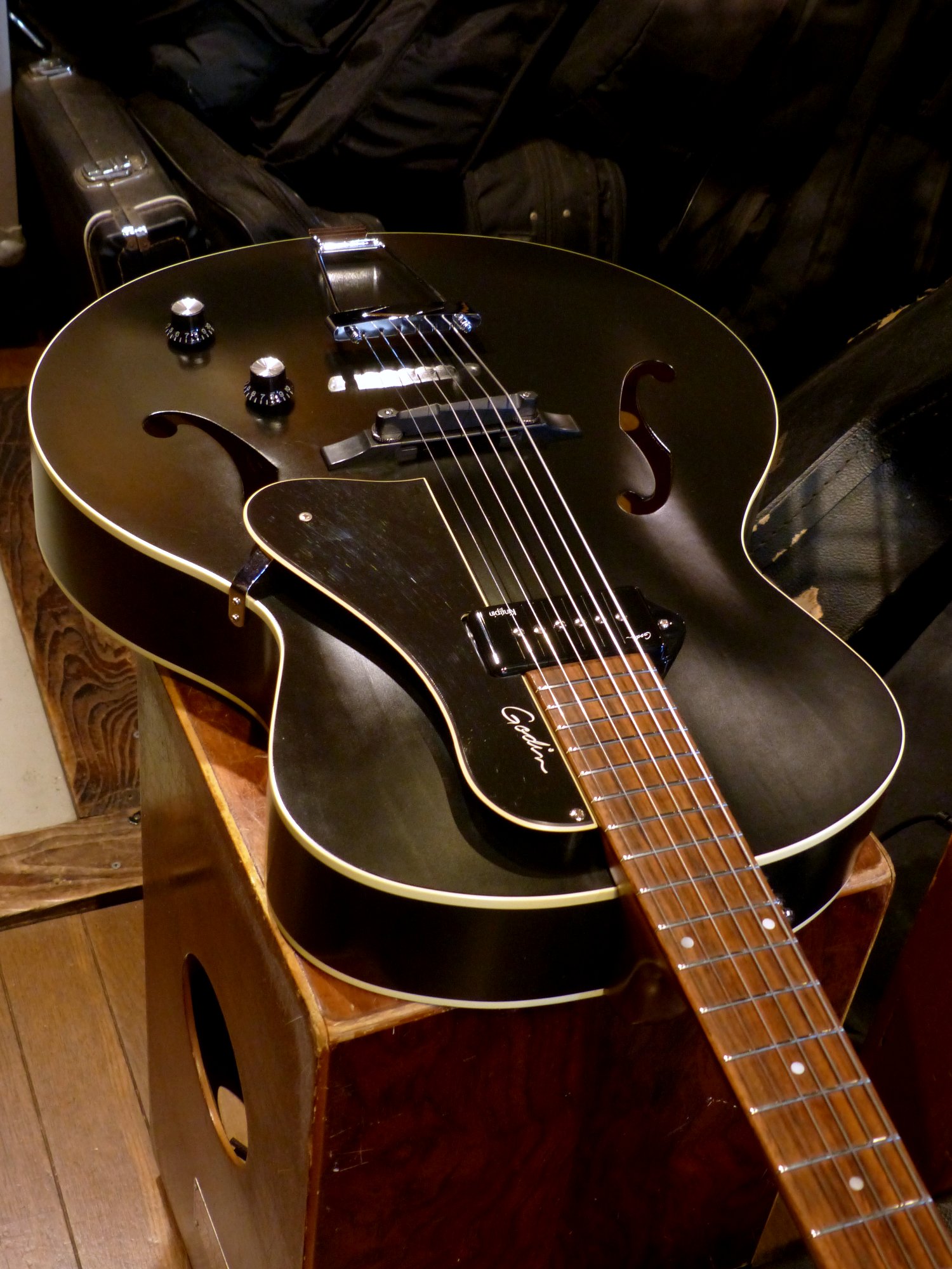 Godin 5th Avenue Kingpin P90 Black – 京町家のギターショップ ライトニン