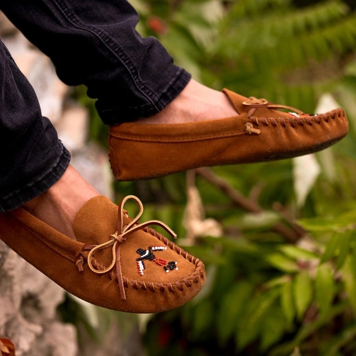 Minnetonka Moccasins 703TB- Men's Thunderbird Animikii Softsole