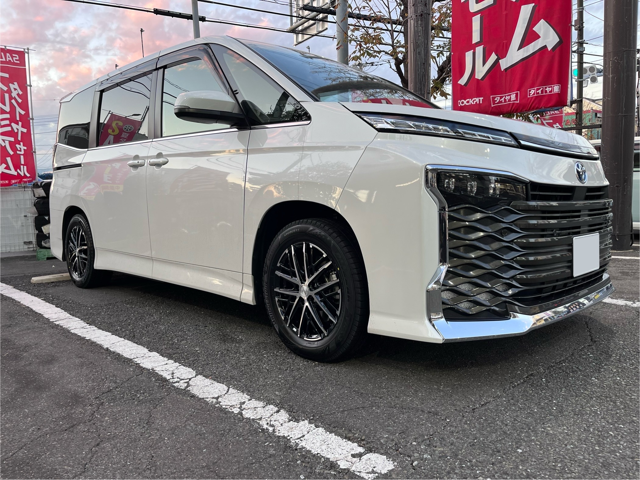 ヴォクシーにスタッドレスタイヤホイール取付 | 店舗おススメ情報