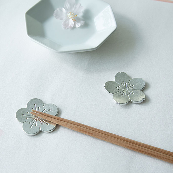 能作 箸置き – 花ばな – 梅・桜（2個入） | 内祝い・お祝い・ギフト