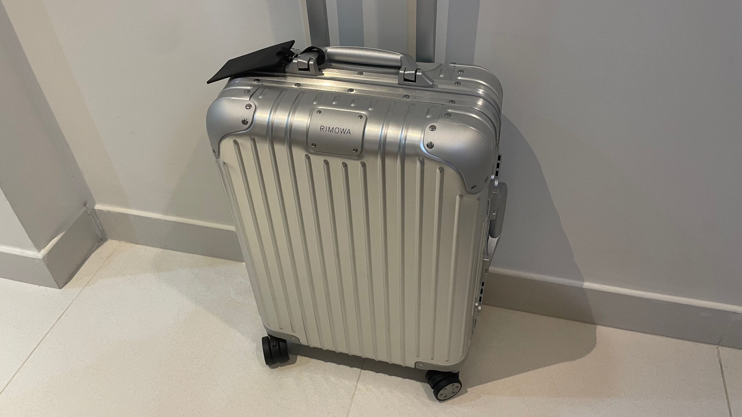 徹底レビュー】2025年最新版のRIMOWA（リモワ）オリジナルキャビンSを
