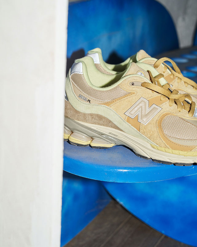 AURALEE × New Balance 再タッグ。2002Rコラボモデル発売