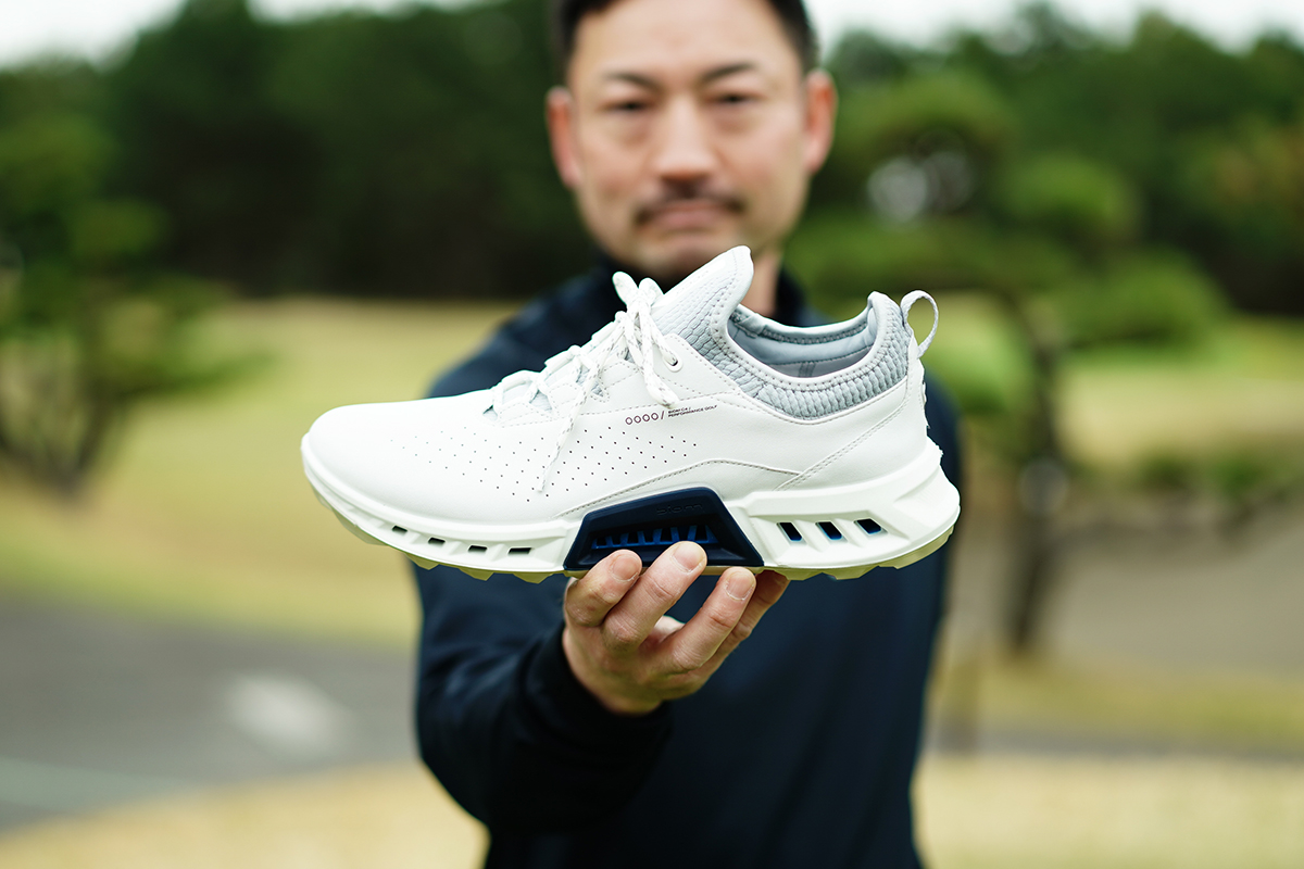エコー BIOM C4を試し履き「360度の防水・透湿性能が秀逸」｜GDO