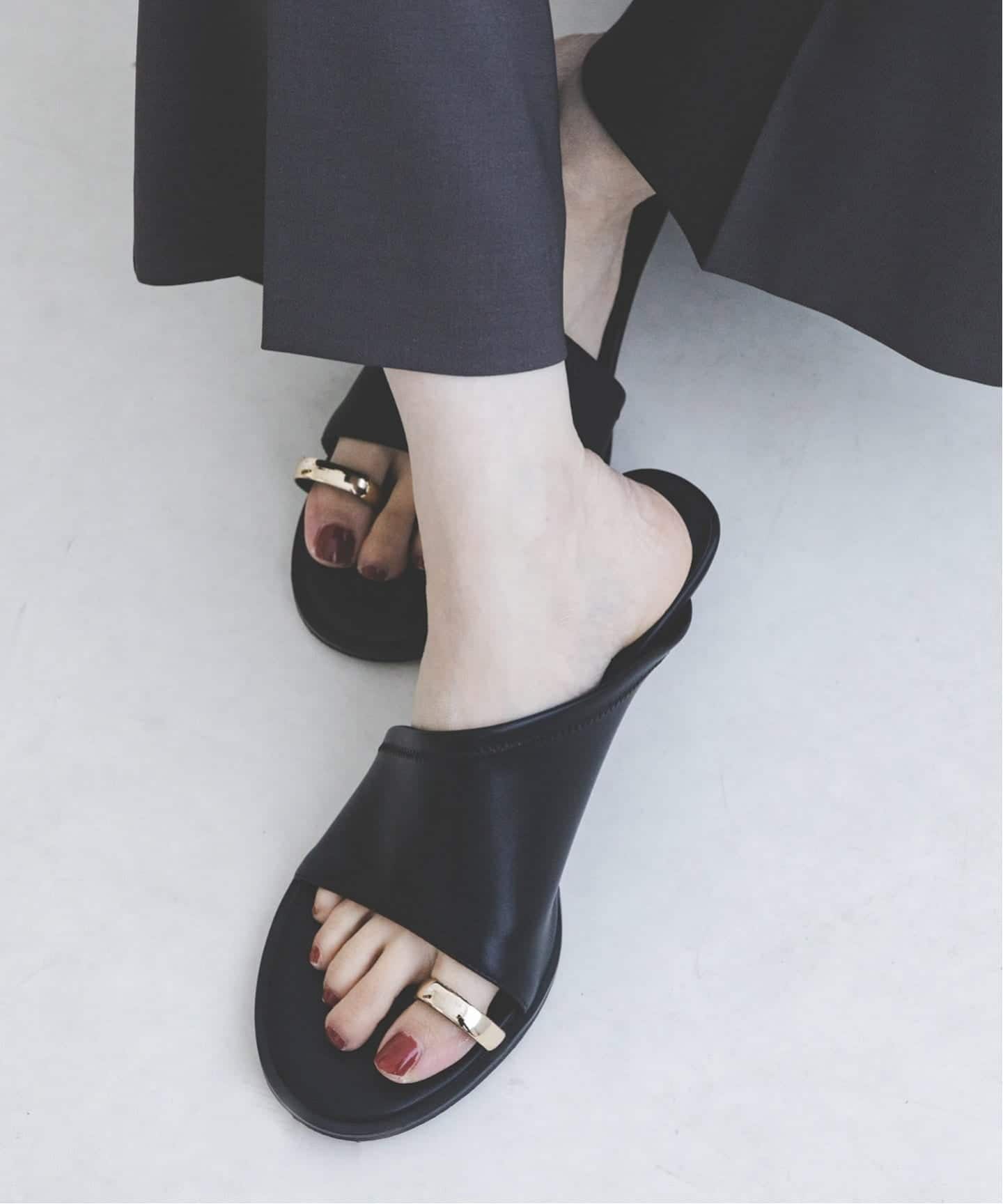 追加・パーツ別注》LE VERNIS/ルベル二 Toe ring sandals（サンダル