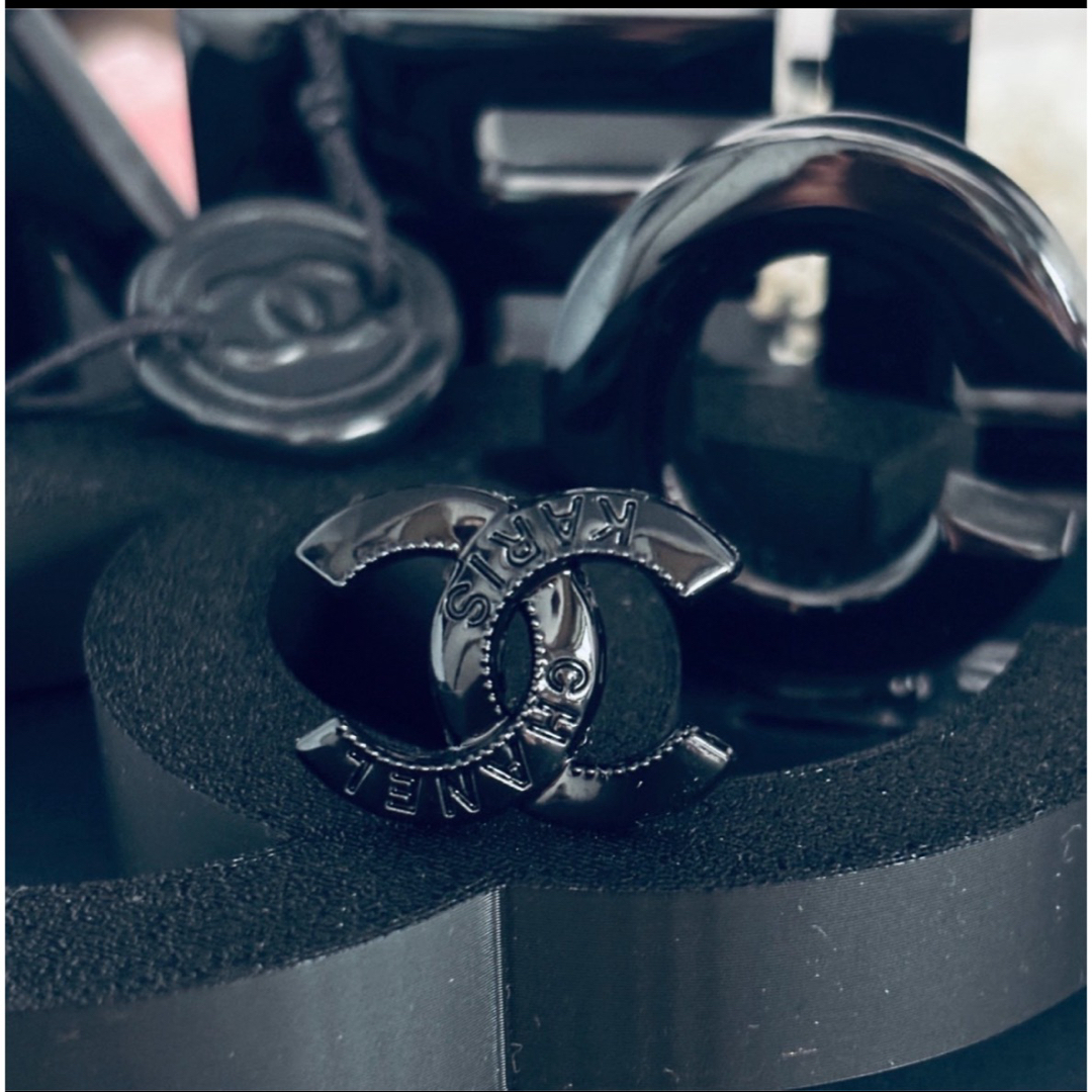 CHANEL - CHANEL VINTAGE BLACK CCロゴ ピンブローチの通販 by お
