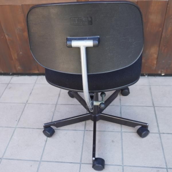 Jorgen Rasmussen(ヨルゲン・ラスムッセン)デザイン KEVI Chair