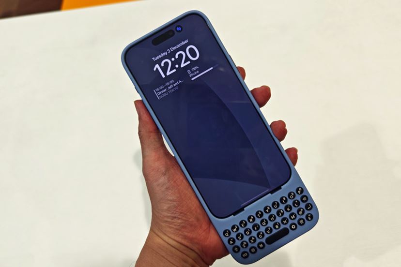 iPhoneに物理キーボードを追加する「Clicks Keyboard」が登場 - 価格