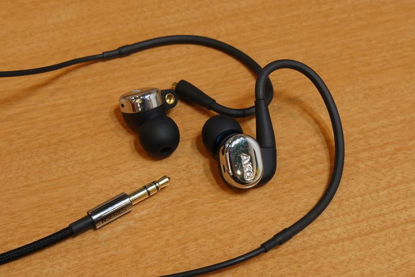 AKGの2Wayハイブリッド型の高級カナルイヤホン「N40」がデビュー