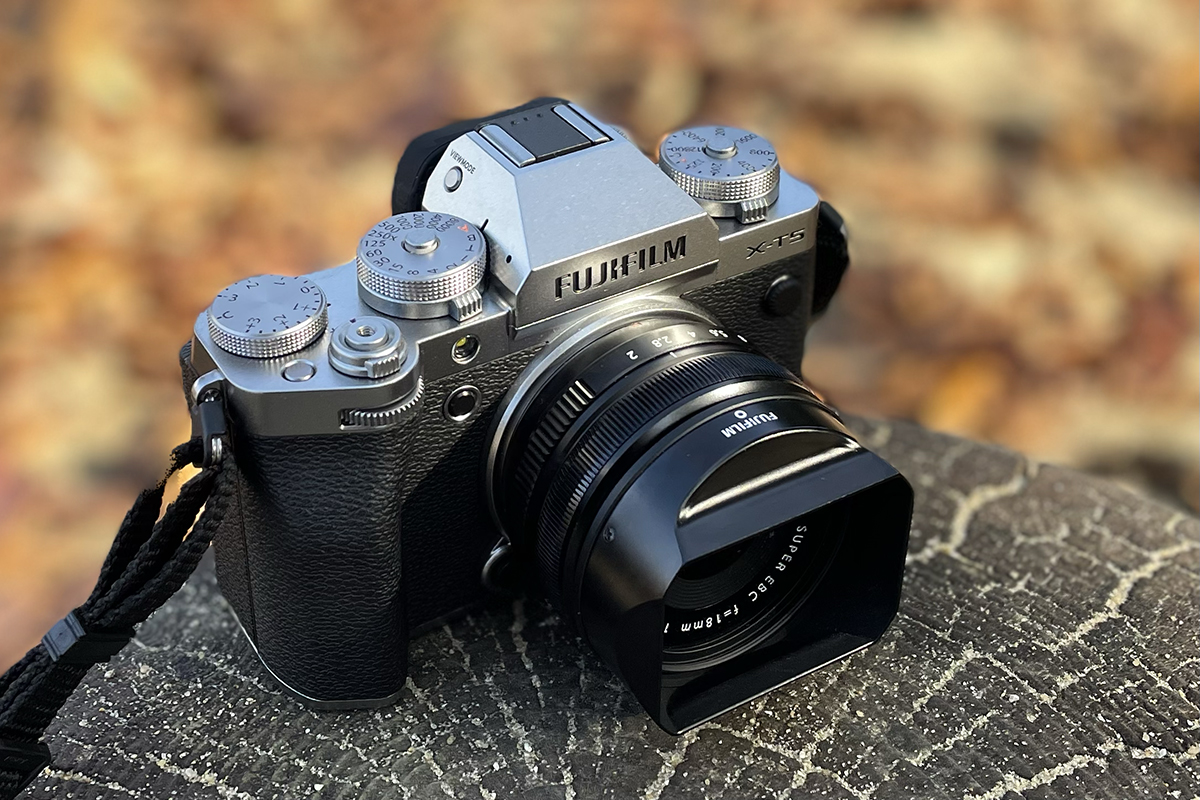 ちっちゃいのに“全部入り”の『X-T5』は、僕らが思い描いた理想の写真機