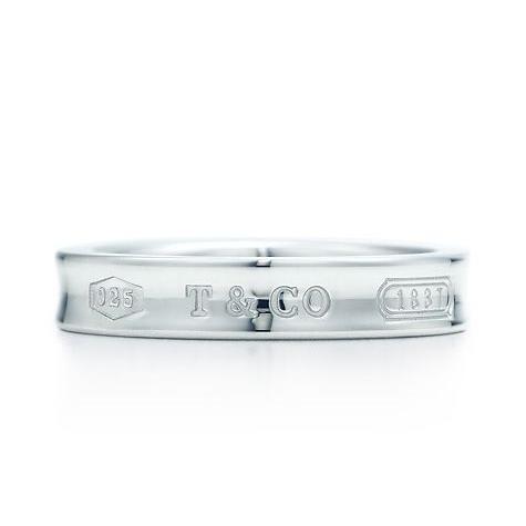 TIFFANY&Co.（ティファニー） リング 1837 ナロー リング 輝くブランド