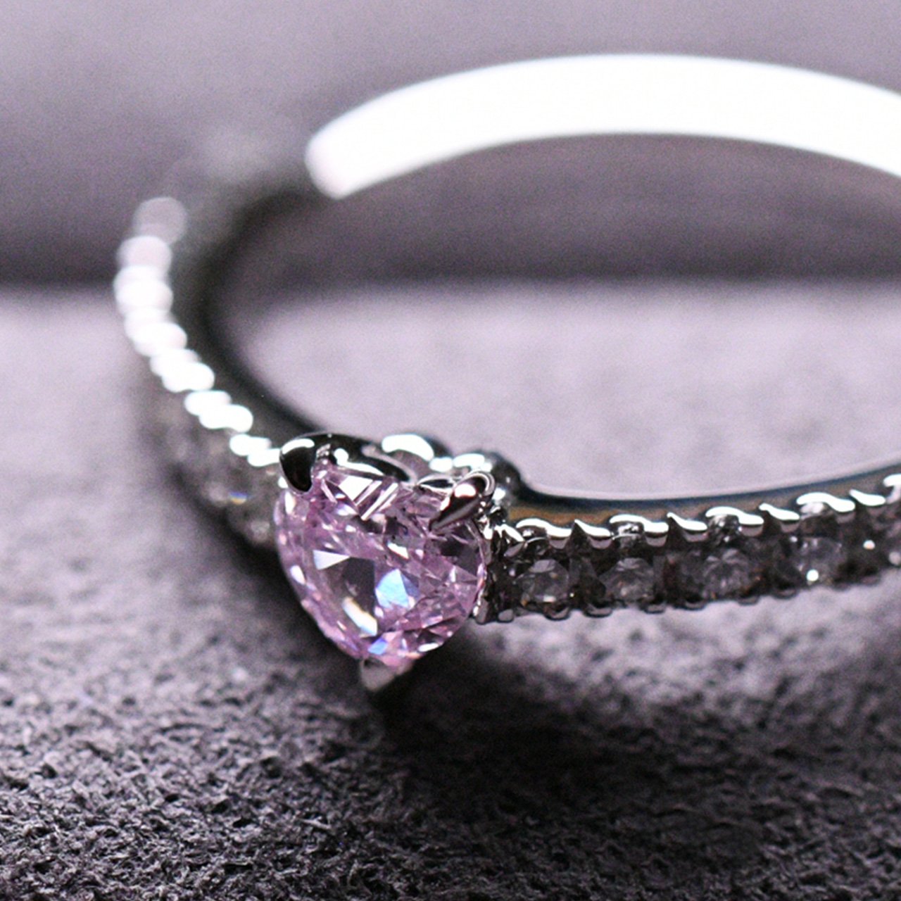 ピンクダイヤモンドリング‐0.23ct, Fancy Intense Purple Pink, SI-2