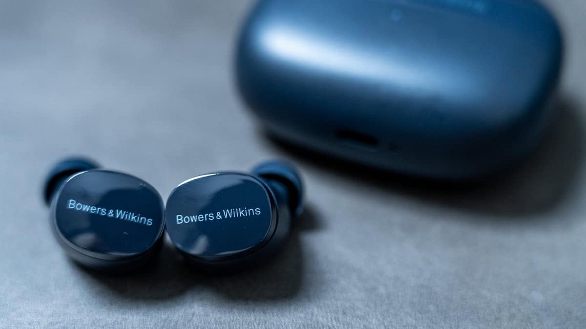 現実的な価格の本命はこっち？ Bowers & Wilkinsの最新TWS「Pi6」を