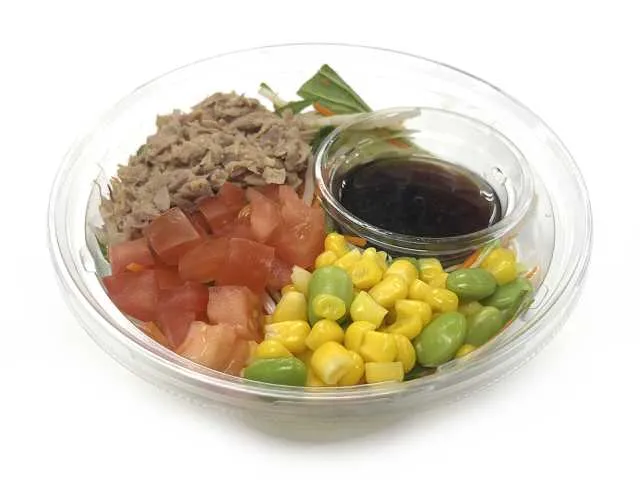 10種具材の彩りパスタサラダ - コンビニDB