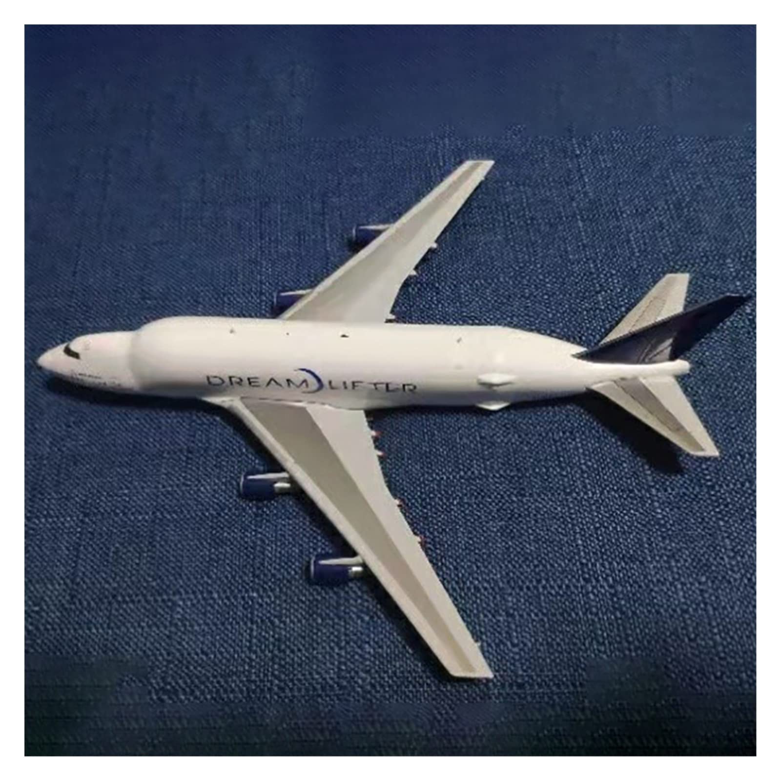 1:400 B747 LCF Dreamlifter Cargo Airlines with Wheels Landing