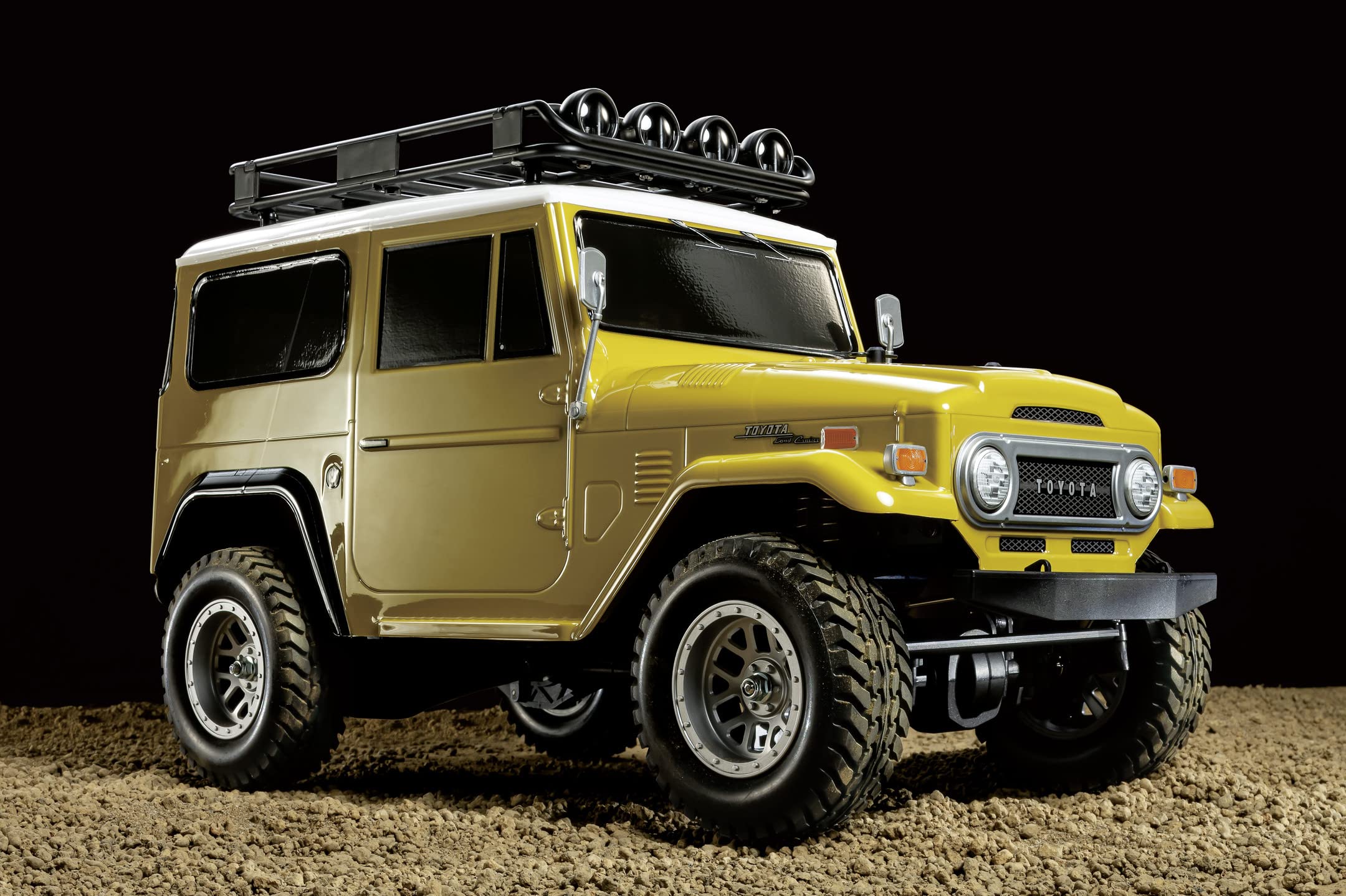 Amazon.com: TAMIYA 1/10 Toyota Land Cruiser 40 CC-02 TAM58715A