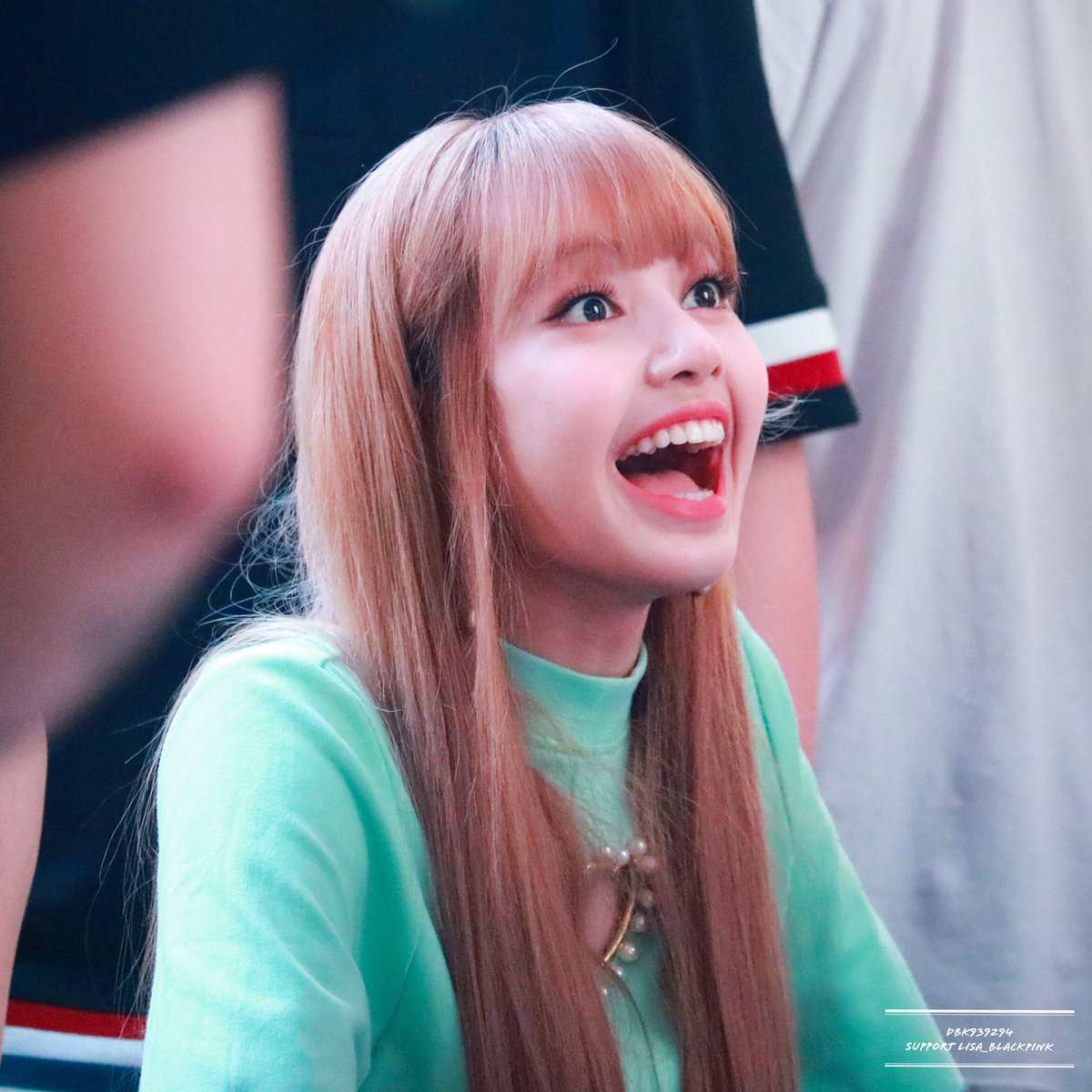 BLACKPINKとグループ写真を撮る時に、興奮しすぎてめっちゃ感極まった