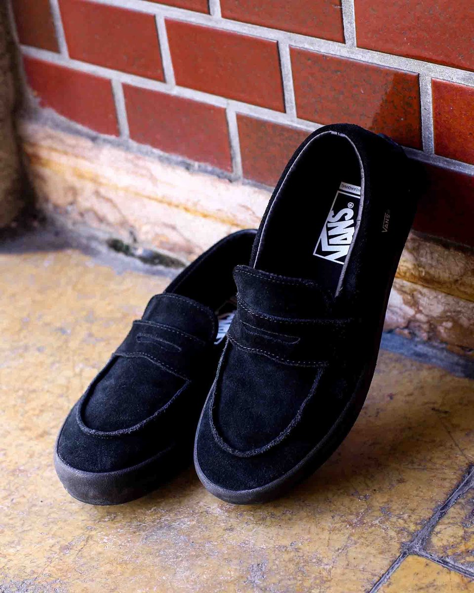 新しく出たVANSのスエードローファーめっちゃ良いな。スケボーできる