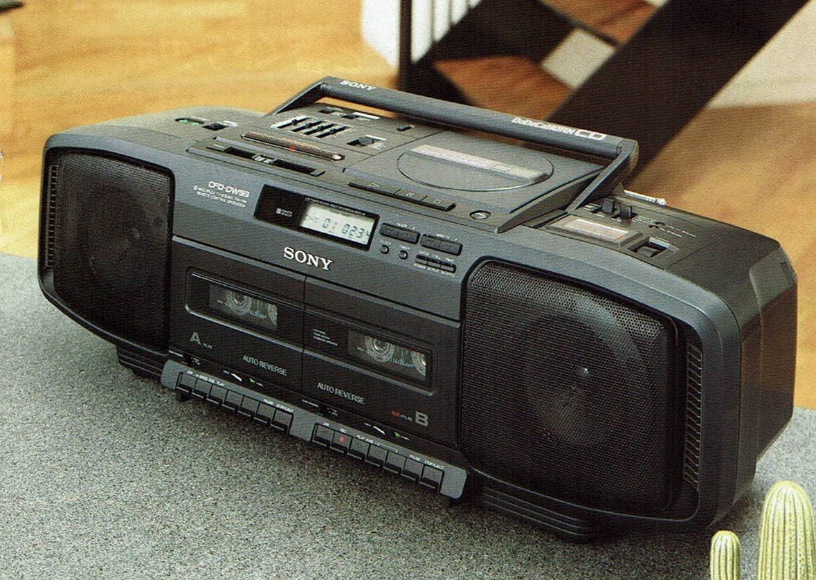 1989 DoDeCaHORN CD Radio Casette Players