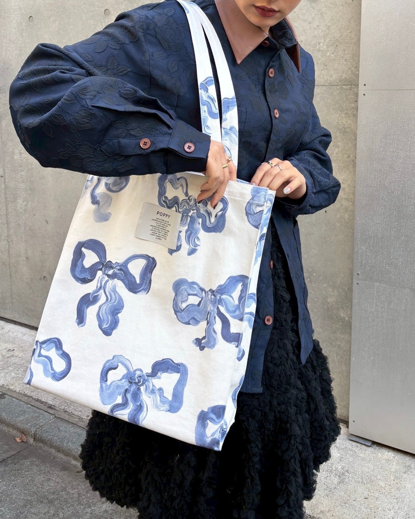Blue ribbon tote bag
