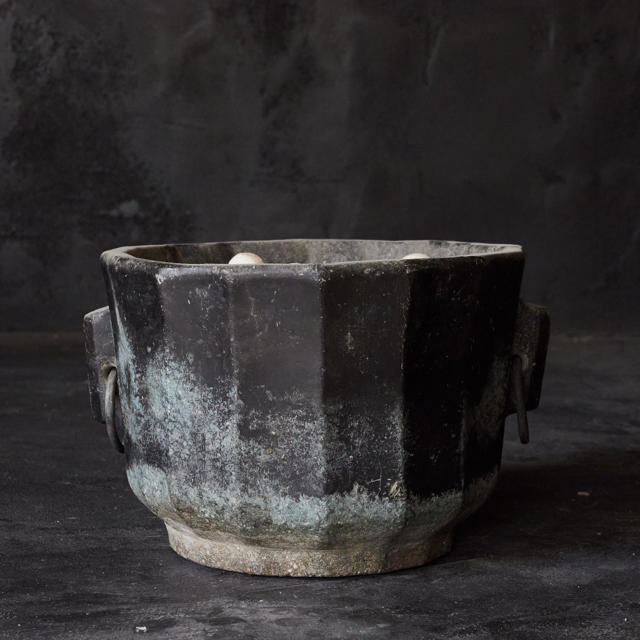 李朝 環付錆石火鉢（1392–1897 CE） | 入蘆花（ロカニイル）