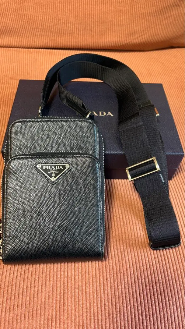 2026年最新】prada スマホショルダー ノベルティの人気アイテム - メルカリ