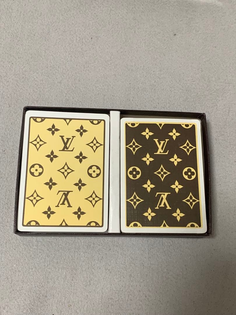 LOUIS VUITTON ノベルティ　トランプ　2個セット　茶色のみ未開封 パリ限定 LOUIS VUITTON ルイヴィトン美術館 トランプ2セット 木製