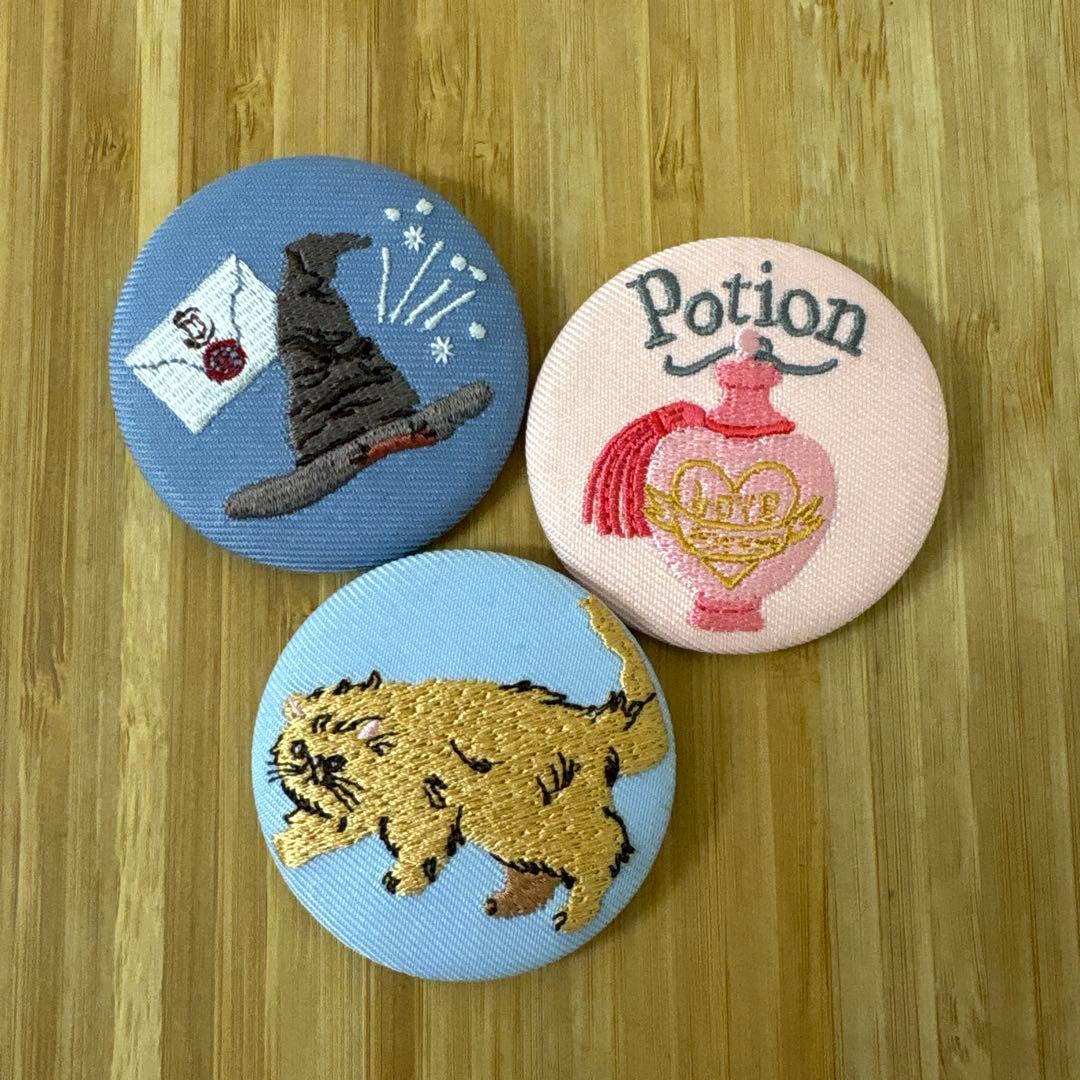 週末限定値下げ】ハリーポッター 刺繍ブローチ - メルカリ