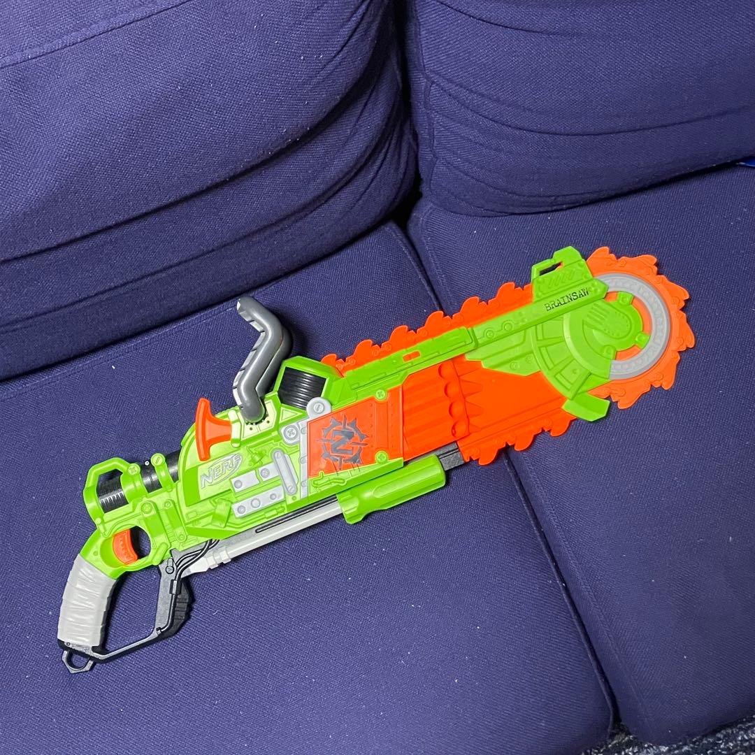 ナーフ　ゾンビストライク　NERF ブレインソー チェーンソー Amazon | Nerf Zombie Brainsaw ナーフゾンビブレインこぎり [並行輸入