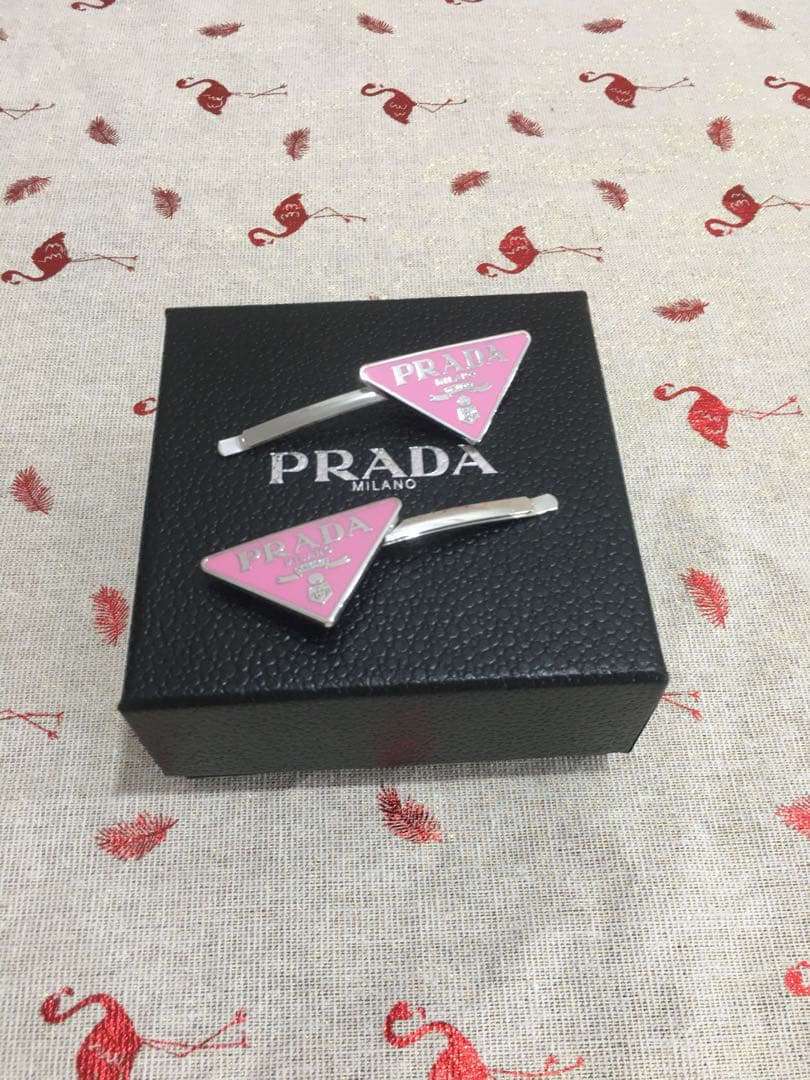 ピンク PRADA プラダ ヘアピン ヘアクリップ【刻印】 ファッション