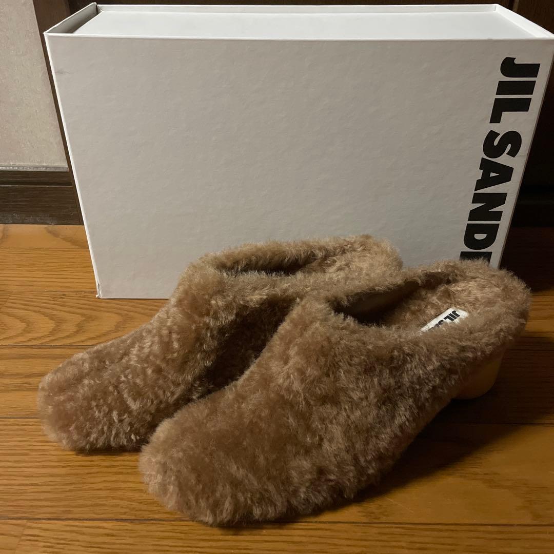 【美品】JIL SANDER ⭐︎ ブラウンファーミュール 37 美品】JIL SANDER ファーサンダル ブラウン 24cm クロスデザイン