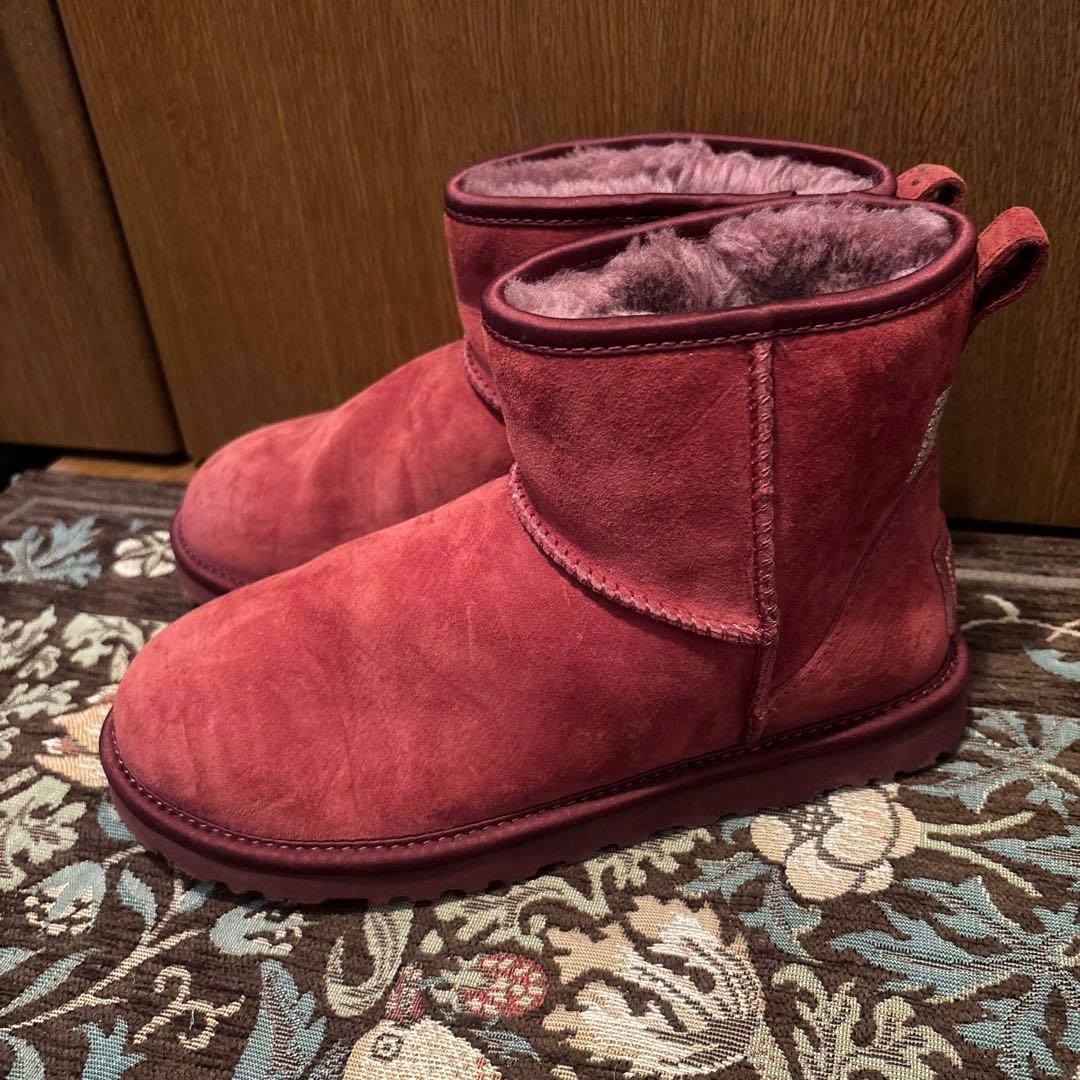 【美品】UGG スワロフスキー ムートンブーツ ワインレッド 推し色　赤 アグ ムートンブーツ リボン ブランド シューズ 靴 レディース 22
