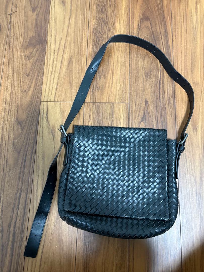 BOTTEGA VENETA ブラックショルダーバッグ ボッテガ・ヴェネタ 斜め掛け ショルダーバッグ レディース ブランド