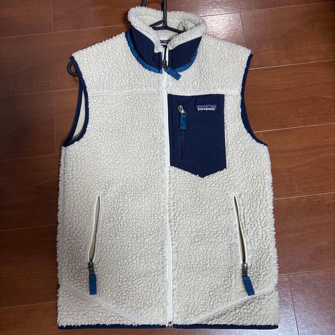 patagonia フリースベスト XS ホワイト/ネイビー - メルカリ