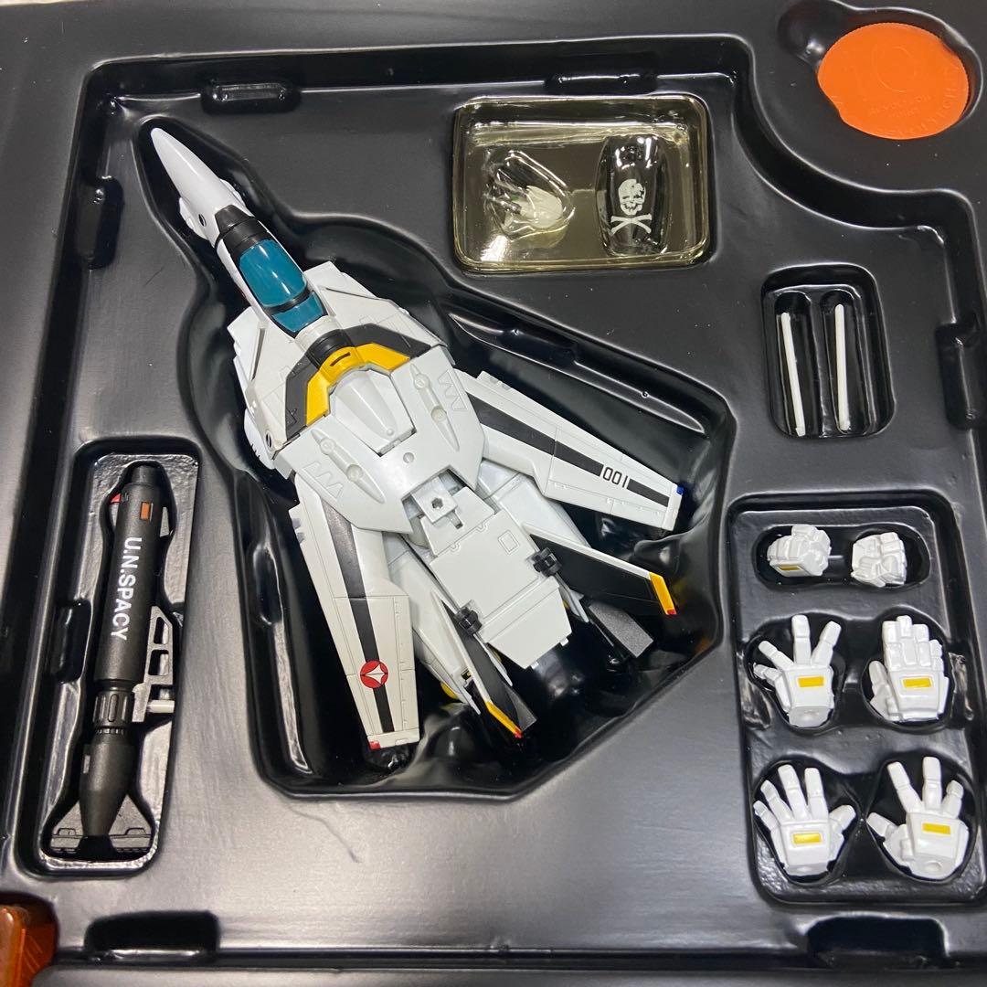 レア 中身美品リボルテック マクロス 三段変形バルキリー VF-1S
