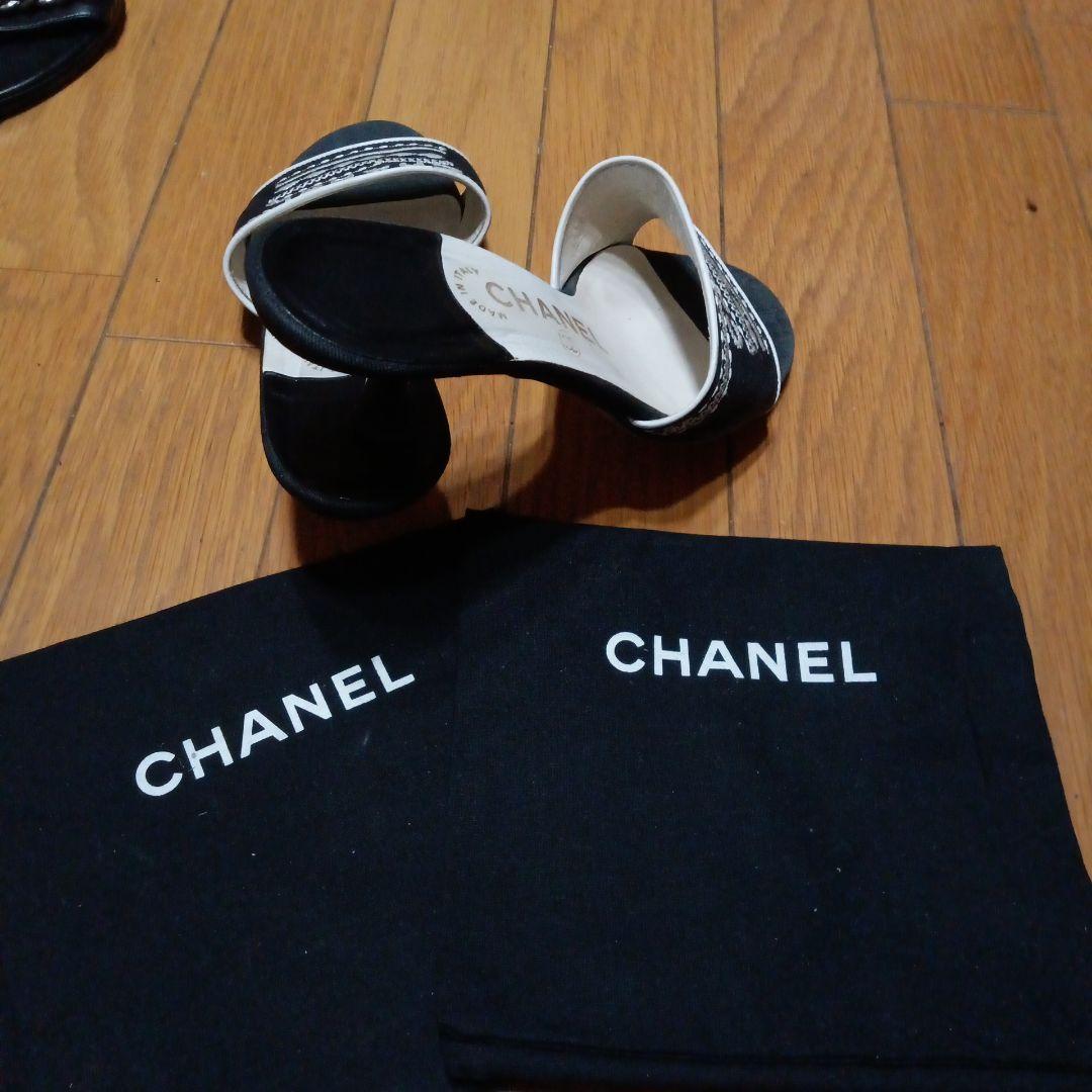 美品CHANEL 黒・白刺繍ゴロ素敵ミュール 221/2〜23㌢36号