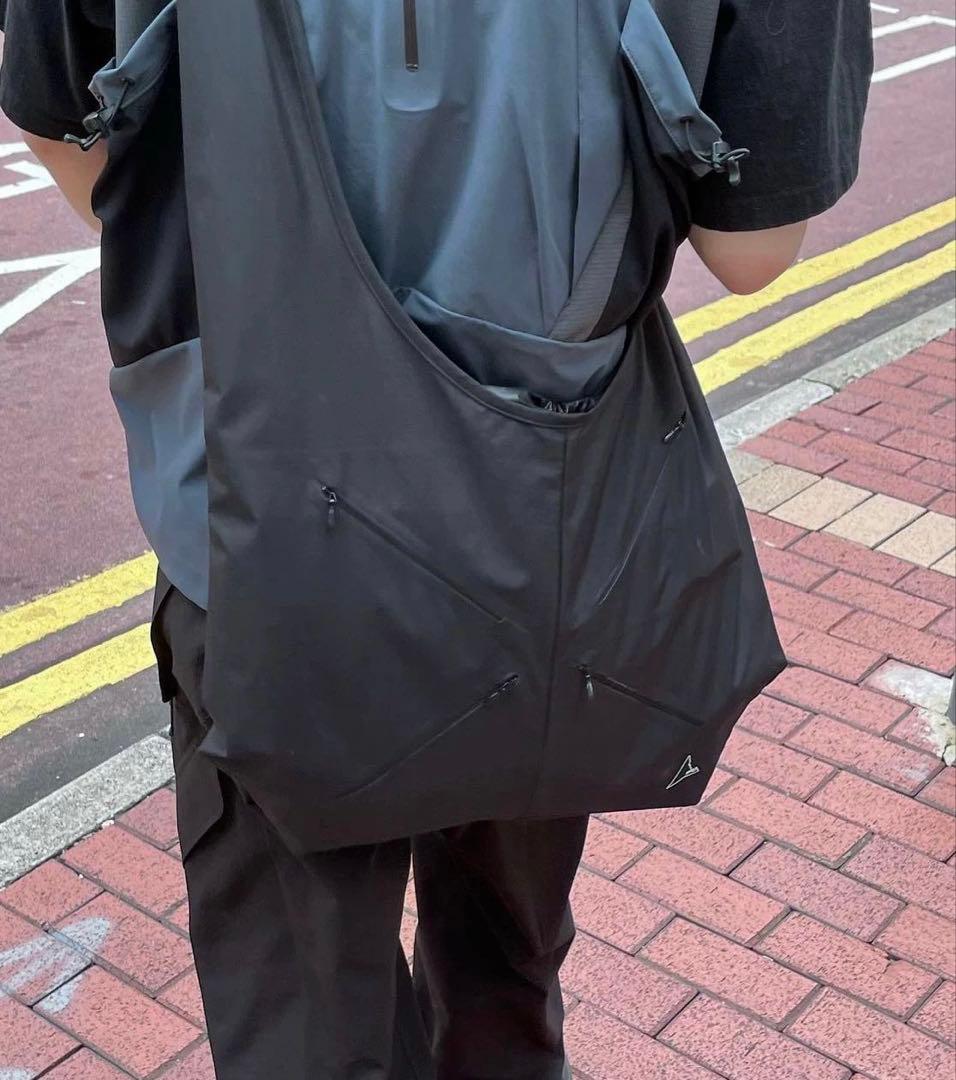 あ*よ様 ROA HIKING CROSS ZIP SHOULDER BAG ROA Black Packable Shoulder Bag ROA