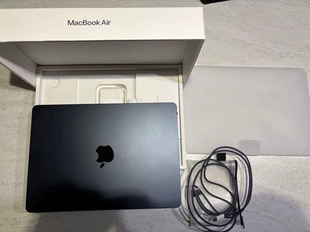 極美品★MacBook Air 2022 8GB 256 ブラック Apple 2022 13.6-inch MacBook Air with M2 Chip: 8GB RAM, 256GB SSD