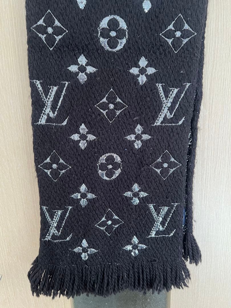 りん様専用Louis Vuitton ロゴ入りマフラー 黒
