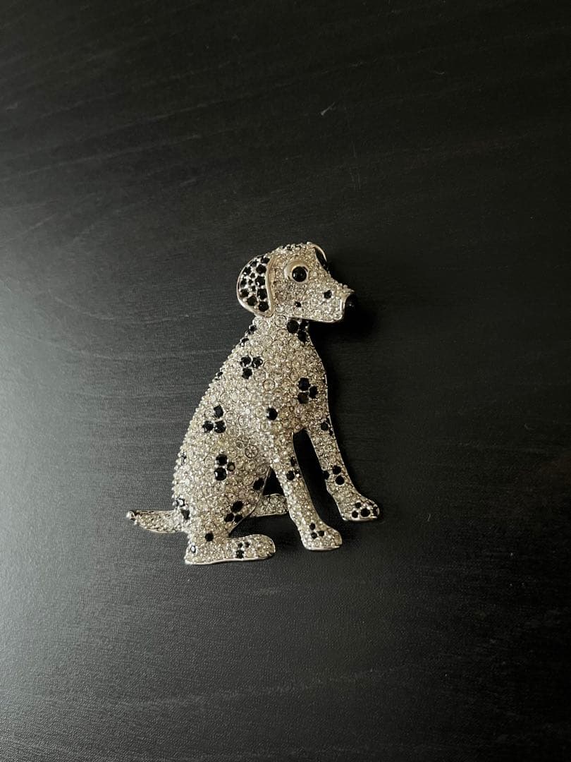 最終値下げ！【美品】スワロフスキー　ブローチ　犬 SWAROVSKI（スワロフスキー） ブローチ 犬 いぬ わんちゃん