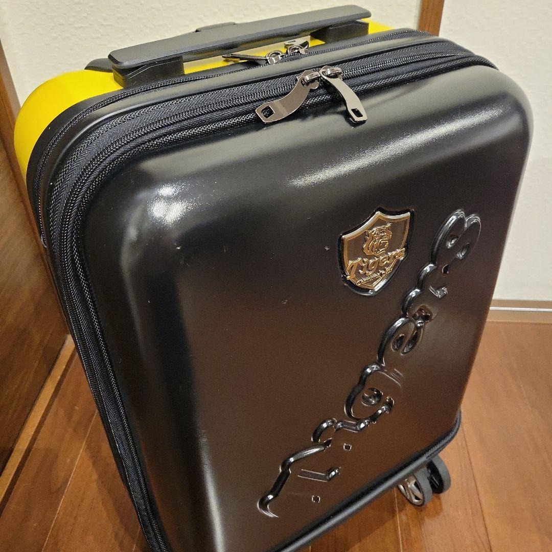 阪神タイガース キャリーバッグ キャリーケース - メルカリ